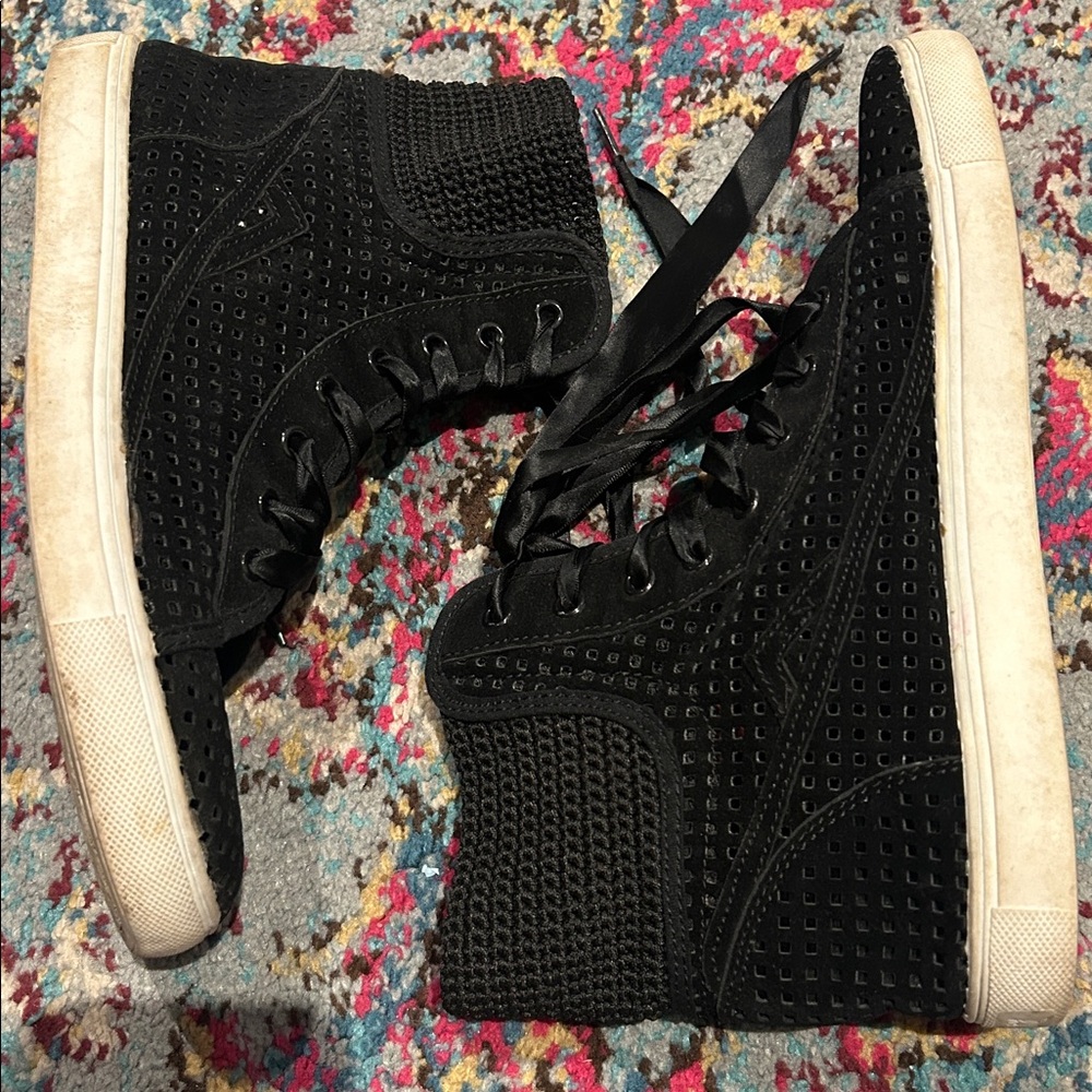 Poppy by Free People Crochet Ribbon‎ Sneakers laser, cut black